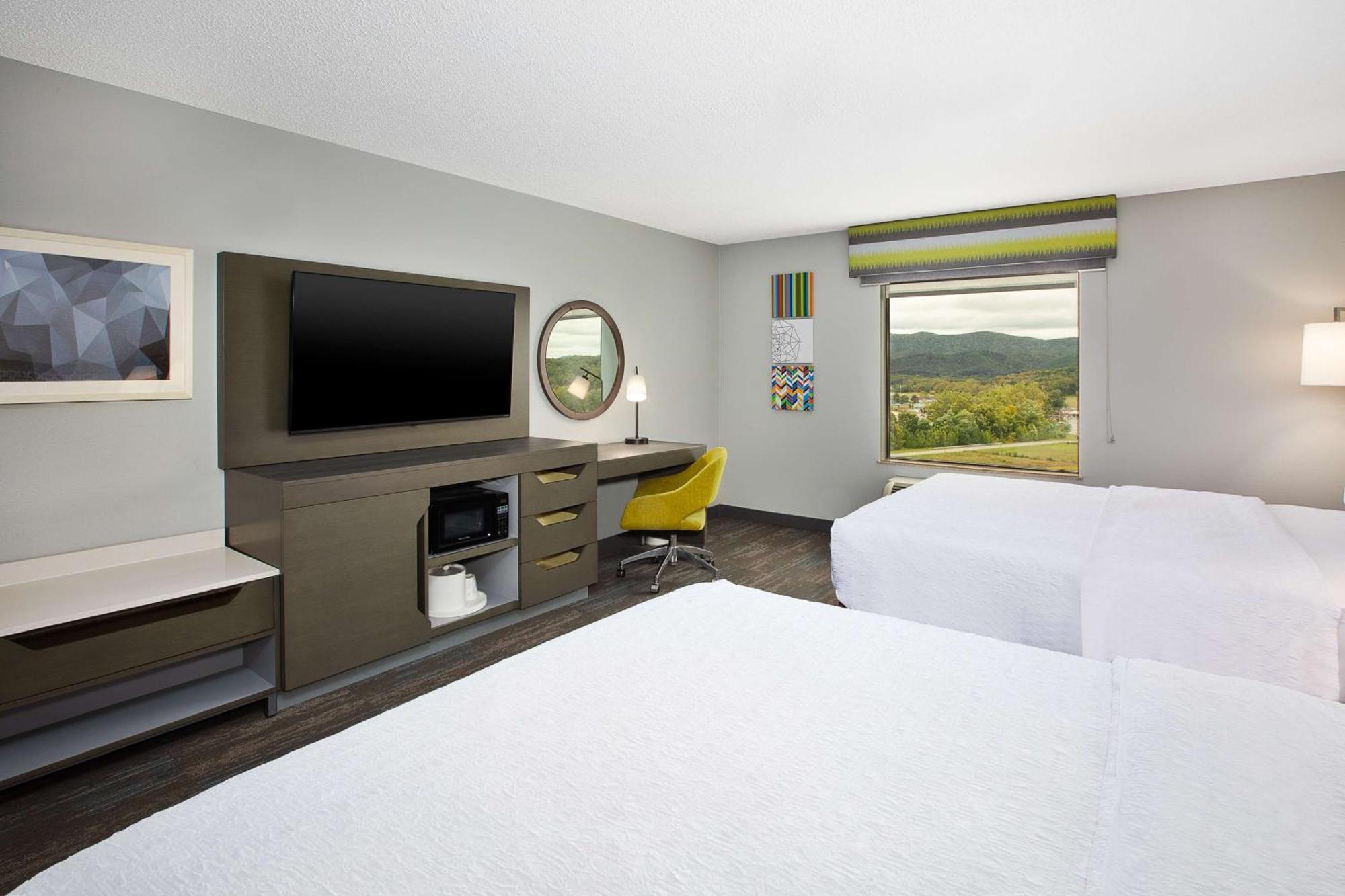 Hampton Inn Элкинс Экстерьер фото