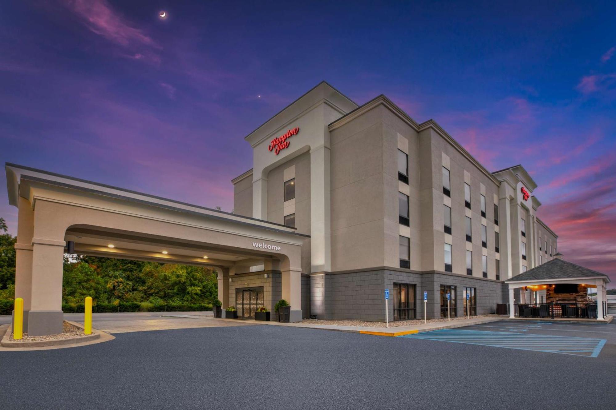 Hampton Inn Элкинс Экстерьер фото