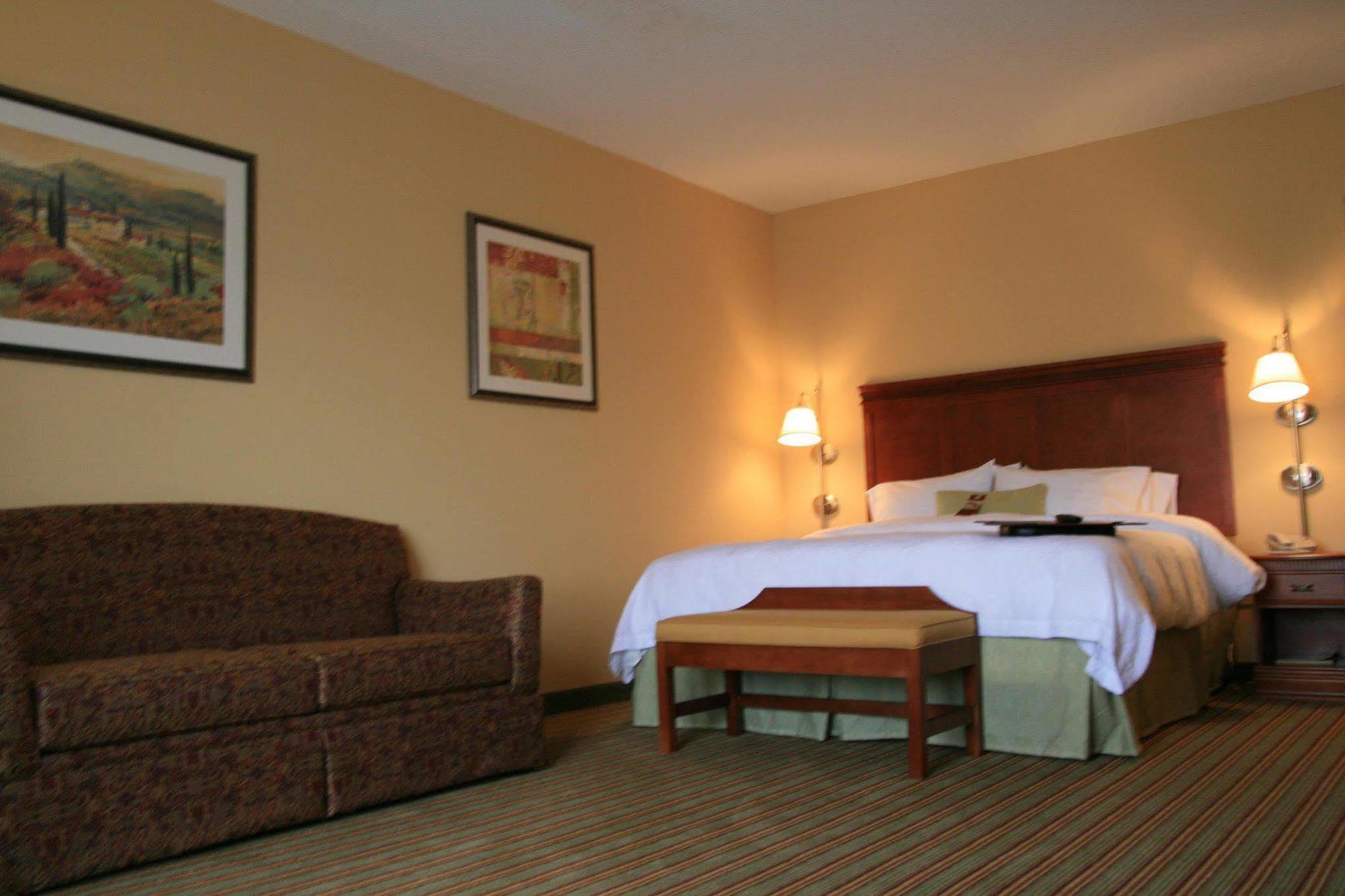Hampton Inn Элкинс Экстерьер фото